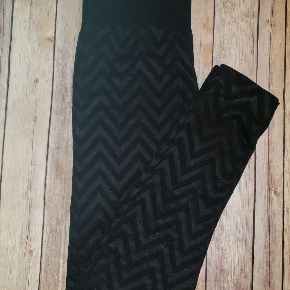 L/XL Chevron black leggings